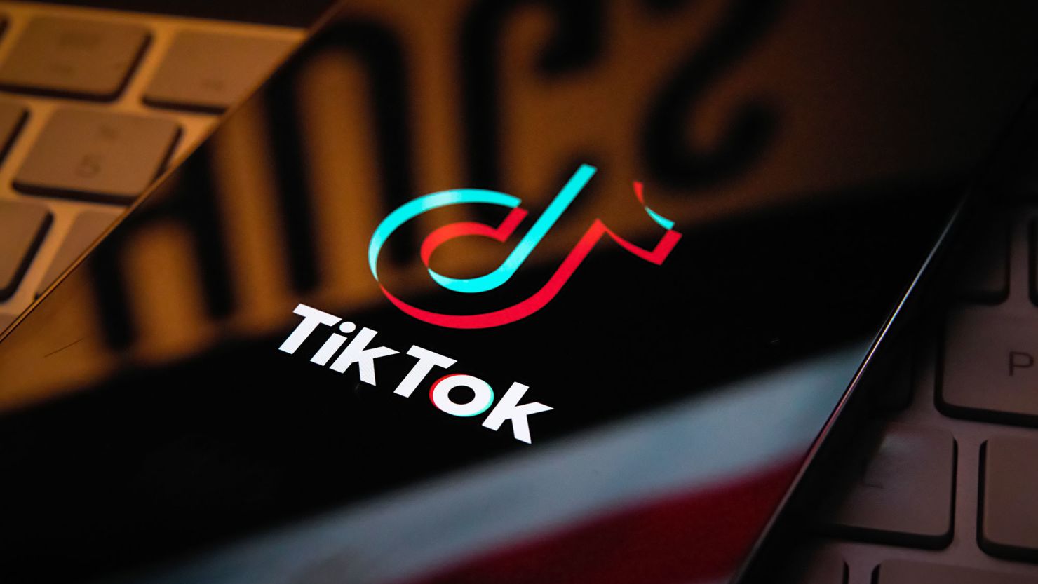 Phân tích kênh đối thủ trên TikTok